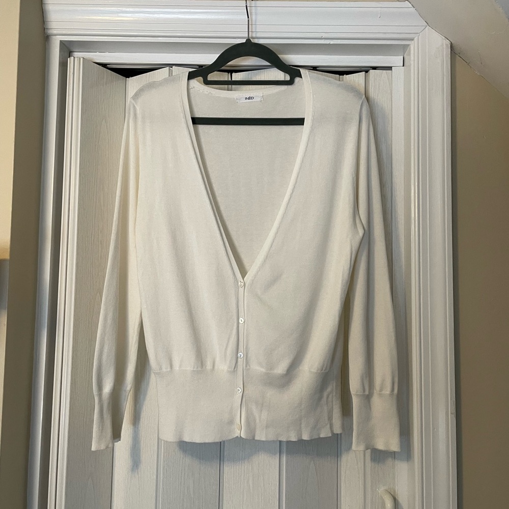 Ińed White Cardigan. Like New!